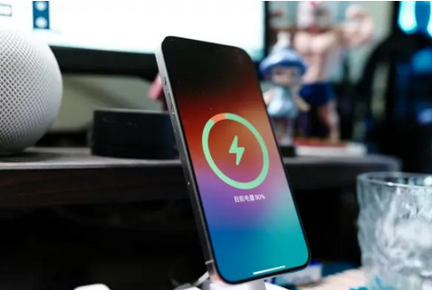 浦城苹果15换屏服务分享用什么充电器给iPhone15充电更好 